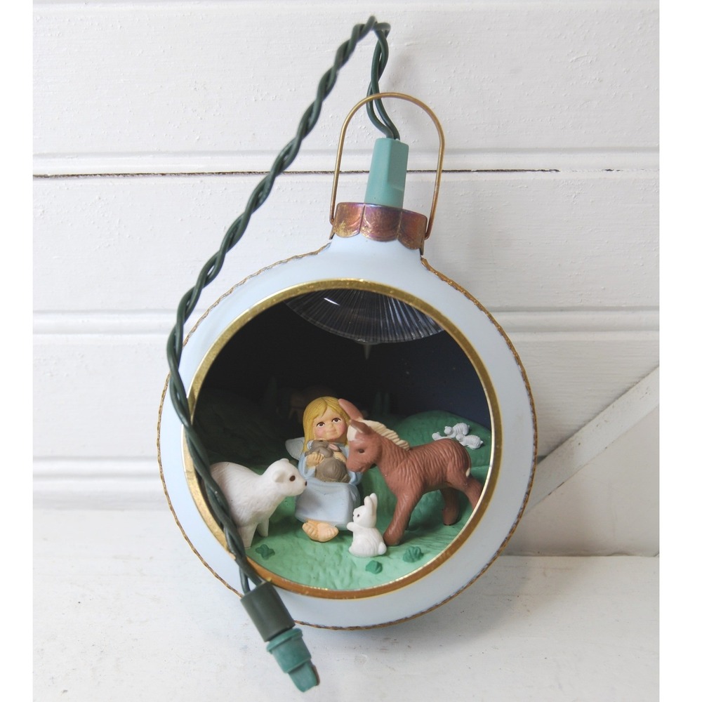 1989 Hallmark Xmas Ornament Keepsake Light & Motion Angel in‎ the Manger Shadow